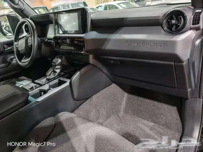 برادو TX موديل 2025 بنزين ستاندرد حبه فقط لون اسود 40