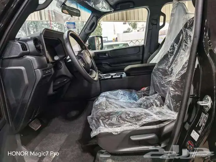 برادو TX موديل 2025 بنزين ستاندرد حبه فقط لون اسود 42