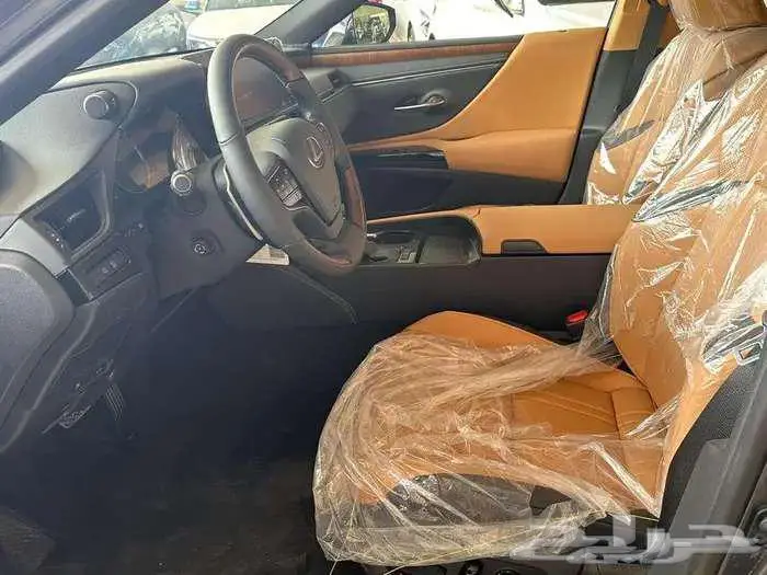 LEXUS. ES 350 2025 CC استندر كاش وتقسيط 4