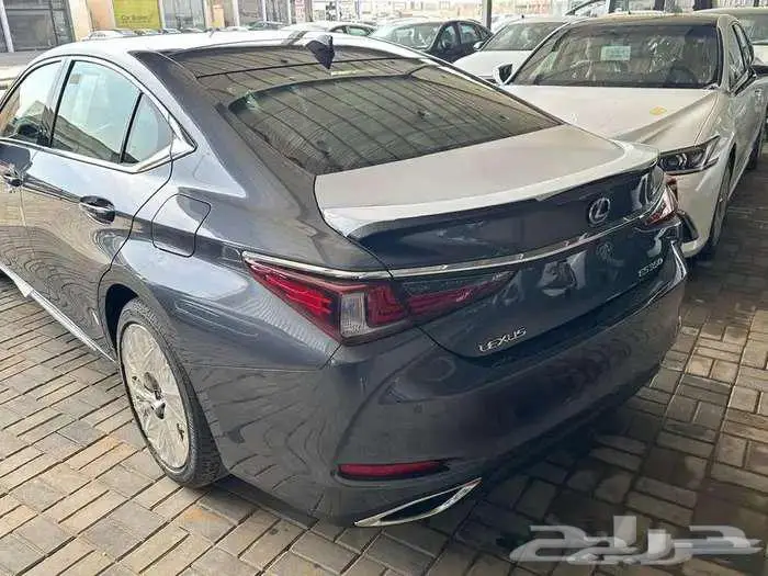 LEXUS. ES 350 2025 CC استندر كاش وتقسيط 11