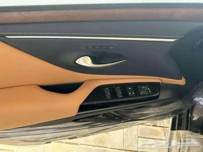 LEXUS. ES 350 2025 CC استندر كاش وتقسيط 3