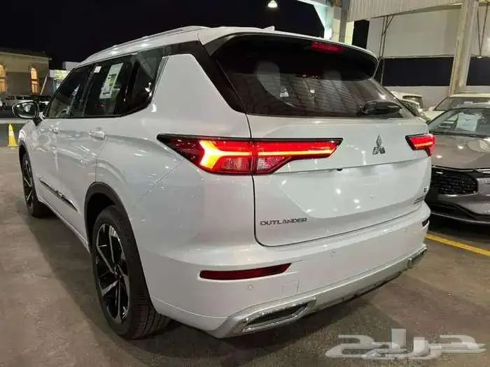 ميتسوبيشي اوتلاندر 2025 5-7 راكب بااقل الأسعار وجميع الفئات 3