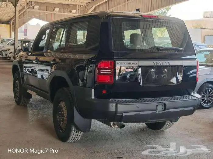 برادو TX بنزين اسود س 2025 15