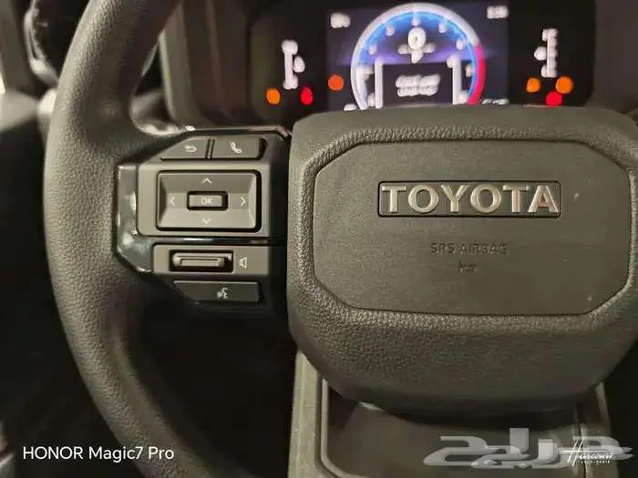 برادو TX بنزين اسود س 2025 18