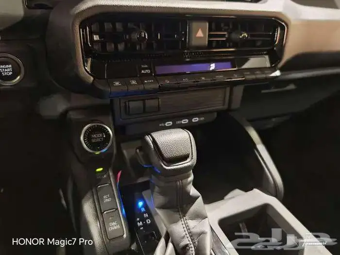 برادو TX بنزين اسود س 2025 17