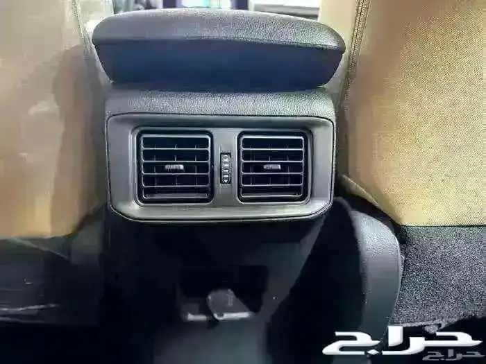 تويوتا راف فور LE استاندر بنزين دبل 2025 4