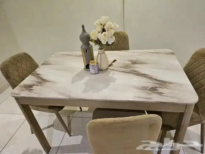 طاولة طعام للبيع 1