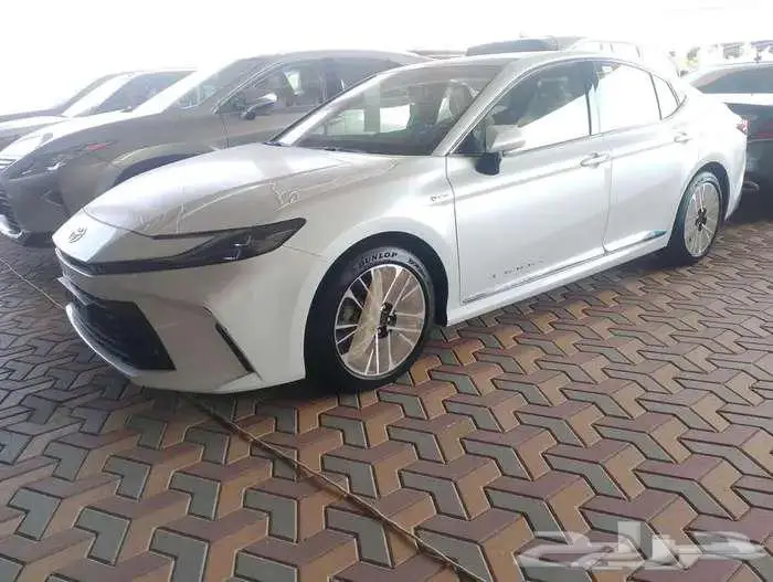 تويوتا كامري LE هايبرد اصفار سعودي 2025 0