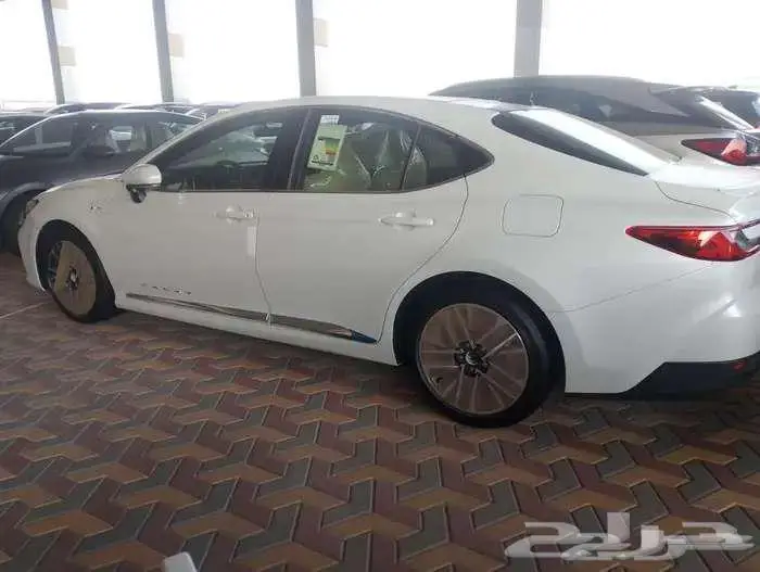 تويوتا كامري LE هايبرد اصفار سعودي 2025 1