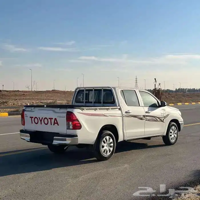 تويوتا هايلوكس غمارتين GL ديزل بدون دبل 2025تحطيم الاسعار. 2