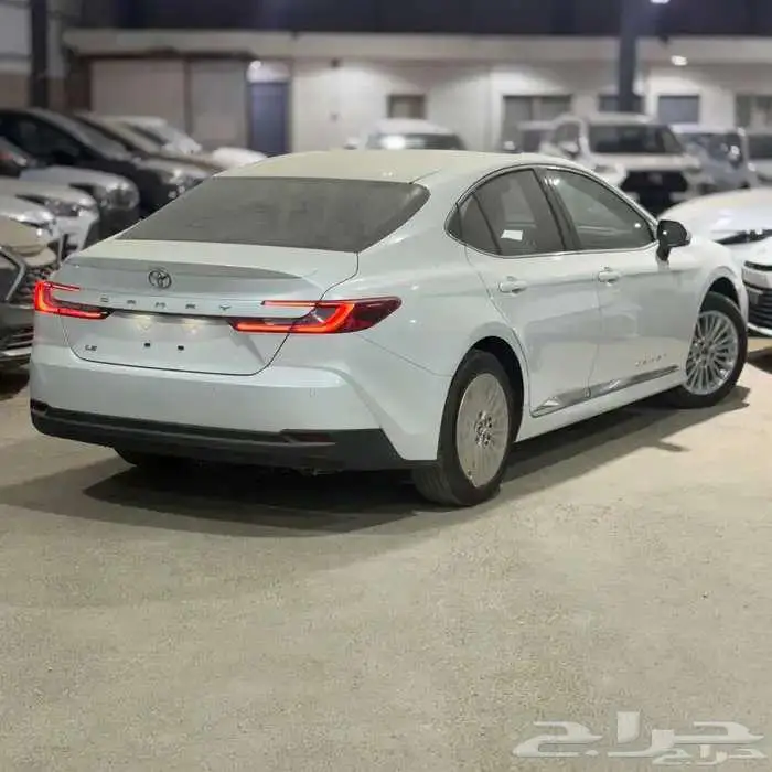 تويوتا كامري نص فل موديل 2025 كاش و اقساط 5