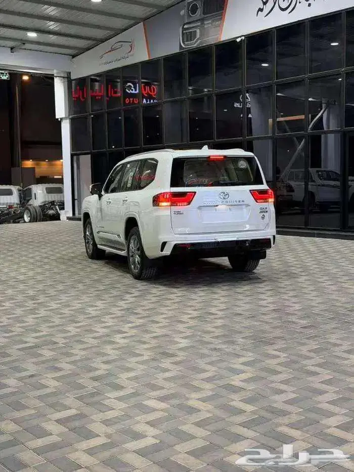 تويوتا لاندكروزر GXR L5 فل كامل وارد الساير 2026 5