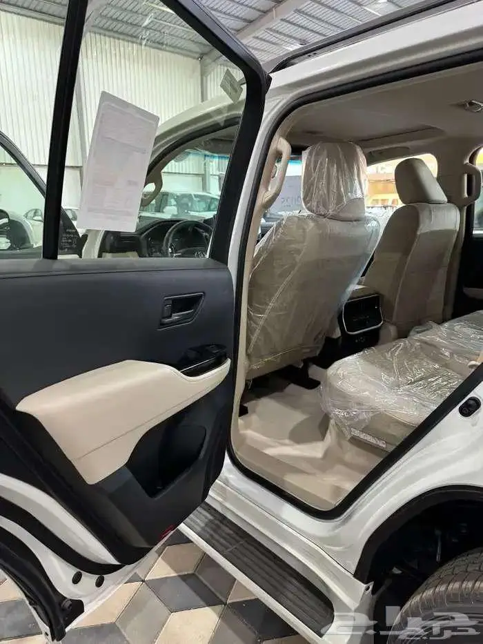 تويوتا لانكروزر L2 موديل 2025 كاش و بنوك 17