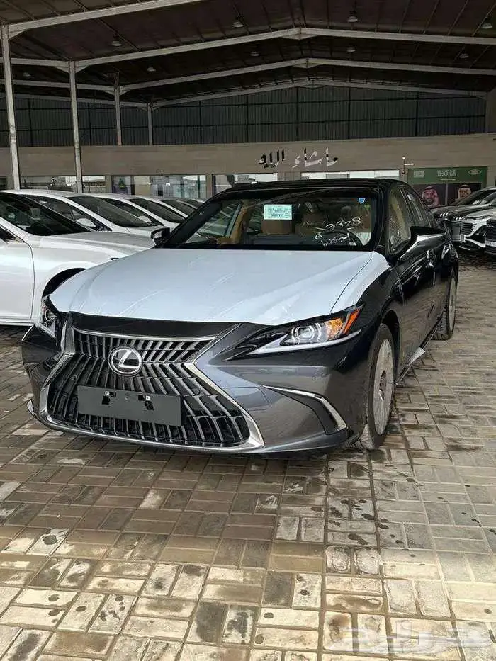 LEXUS. ES 350 2025 CC استندر كاش وتقسيط 0