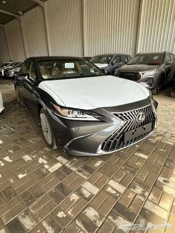 LEXUS. ES 350 2025 CC استندر كاش وتقسيط 2