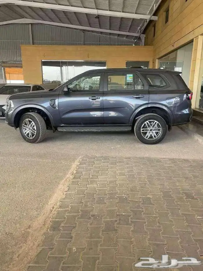 فورد ايفريست XLS ستاندر بنزين 2025 متوفر لدى الحسن 1