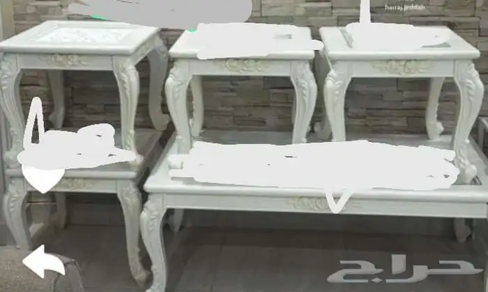 طقم كنب مع طاولة دائري وطقم طاولات ومرتبة للبيع المستعجل 3