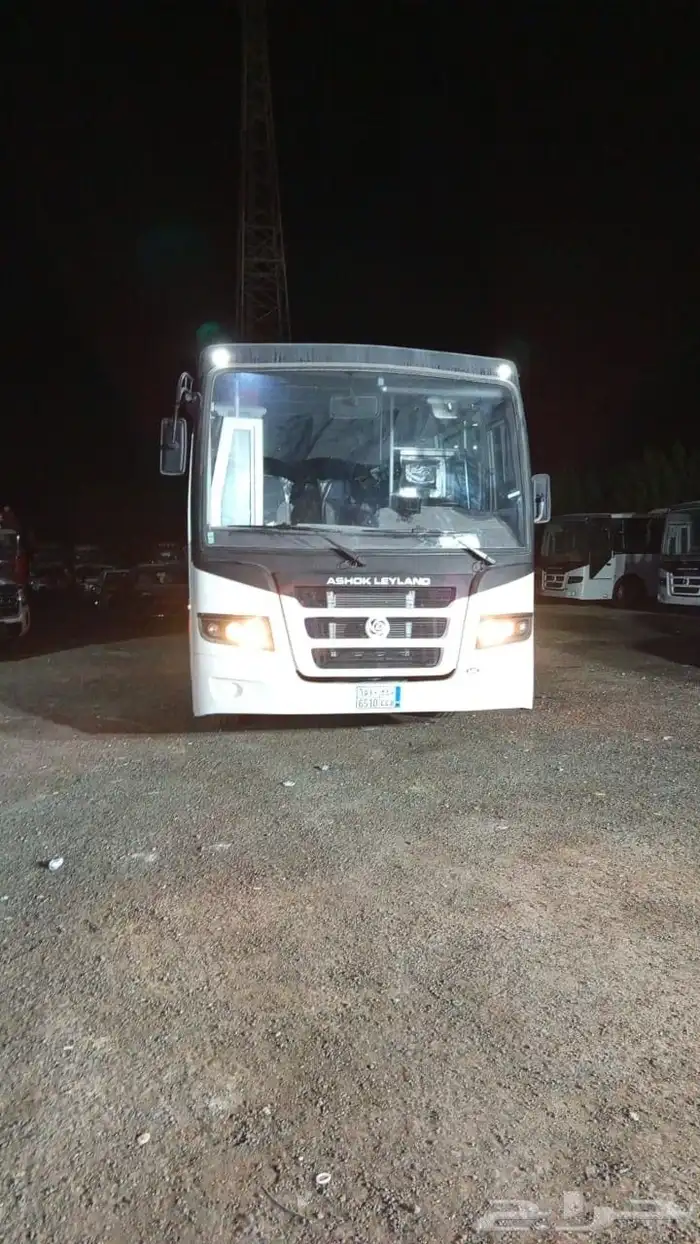 باصات اشوك ستة وستون راكب مع سائق 2