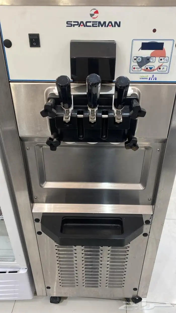 محل عصيرات للتقبيل لعدم وجود عمالة 15