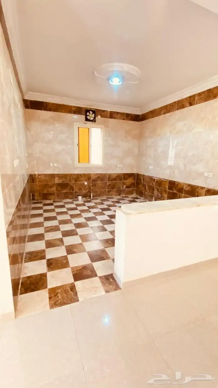 شقه للايجار 3 غرف وسطح 2 دورات مياه وصاله ومطبخ مخطط الوسام 8