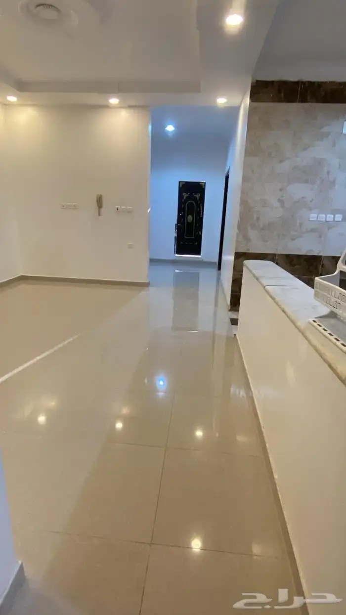 شقه للايجار 3 غرف وسطح 2 دورات مياه وصاله ومطبخ مخطط الوسام 0