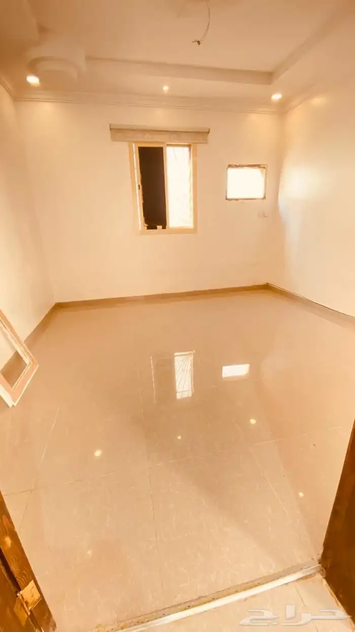شقه للايجار 3 غرف وسطح 2 دورات مياه وصاله ومطبخ مخطط الوسام 11