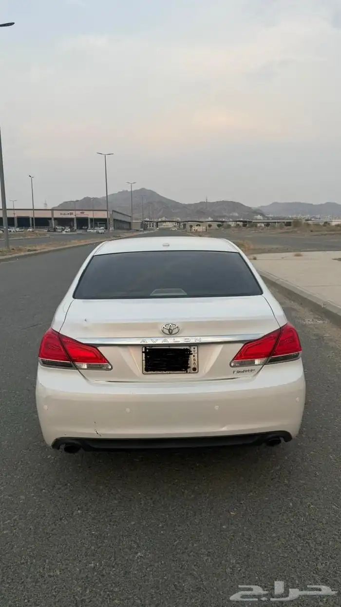 سياره افالون موديل 2012 4