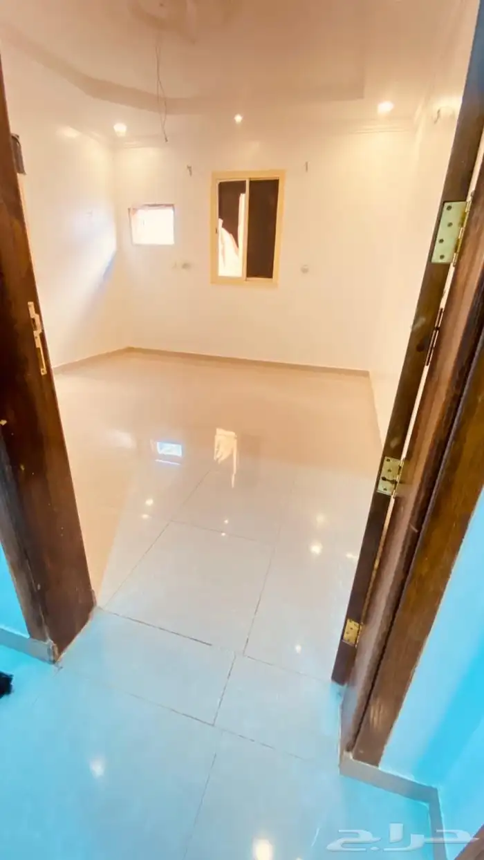 شقه للايجار 3 غرف وسطح 2 دورات مياه وصاله ومطبخ مخطط الوسام 7