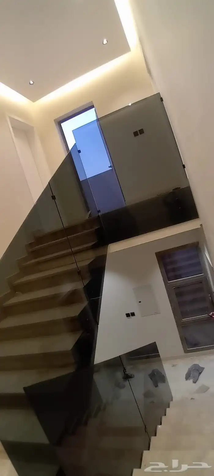 توريد وتركيب الزجاج المقس ى والمرايا وحجرات الاستحمام والقو 8