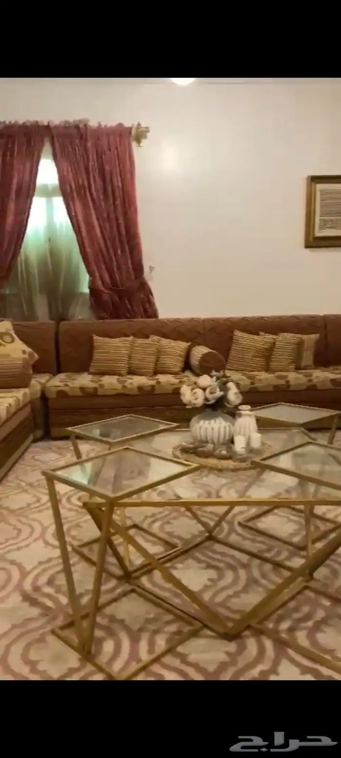 مجلس لبيع مع طاولات وستاره كامله 1