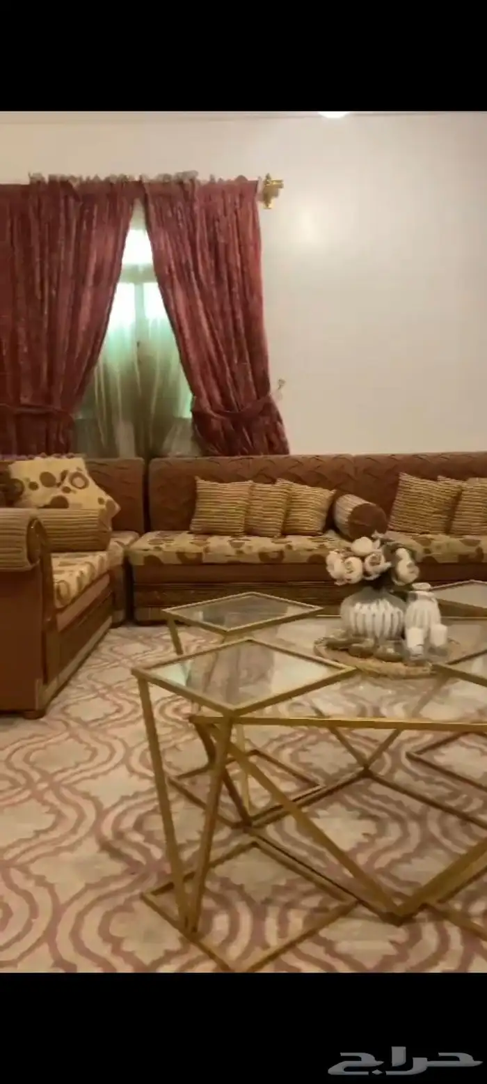 مجلس لبيع مع طاولات وستاره كامله 0