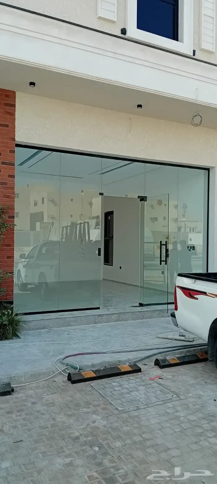 توريد وتركيب الزجاج المقس ى والمرايا وحجرات الاستحمام والقو 6