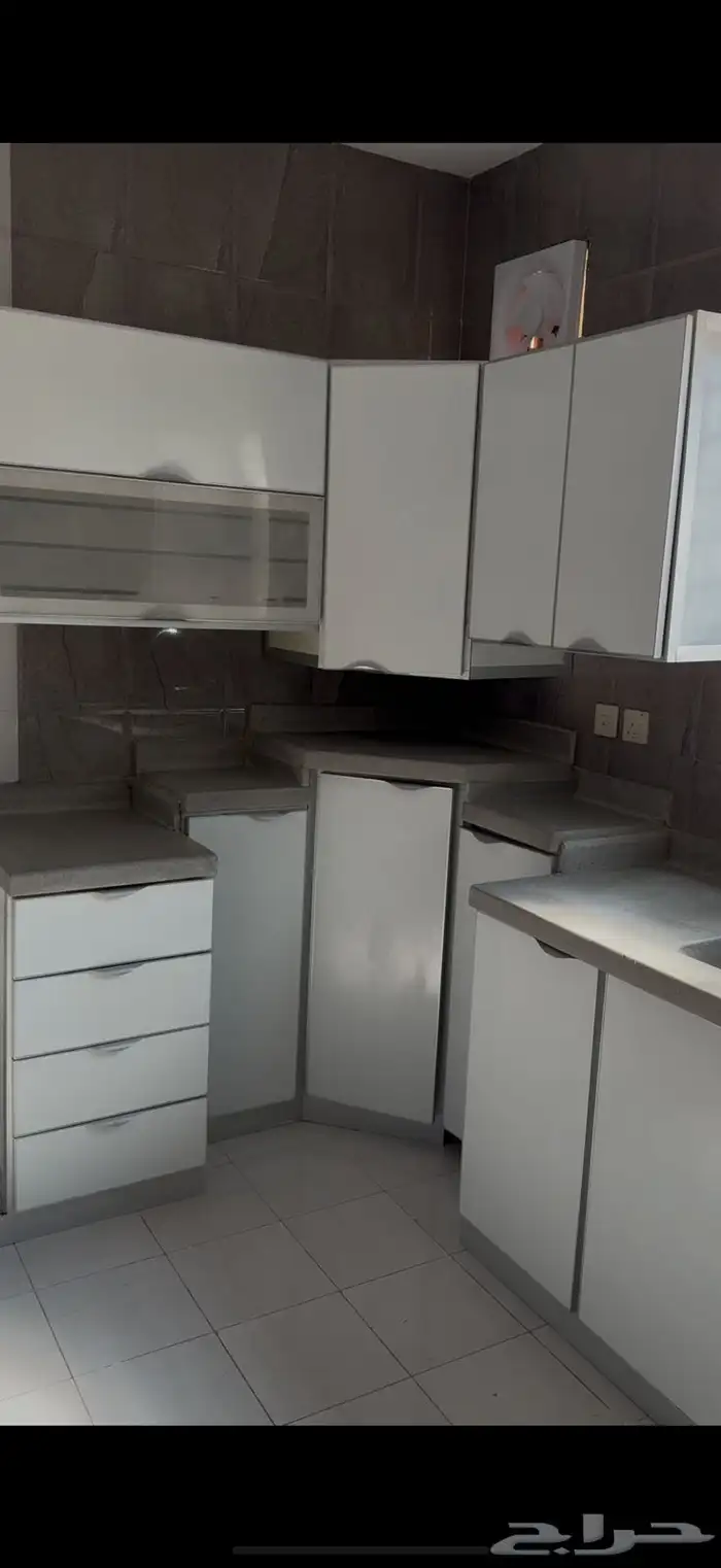 دولاب جاهز ونظيف جدا للبيع بسعر ممتاز 0