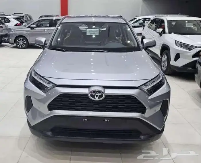 تيوتا راف فور لمتد هايبرد 2025 متوفر اللون الفضي 2