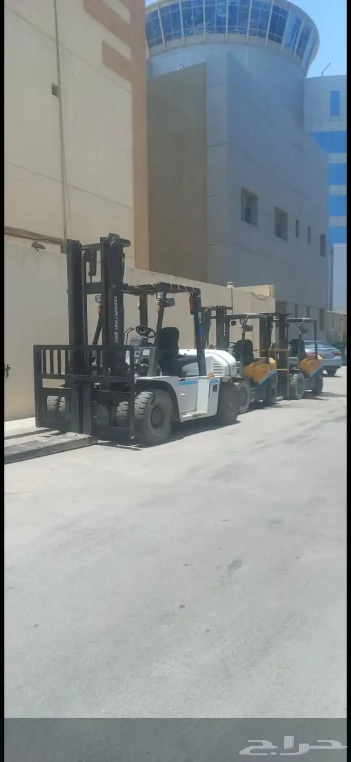 تاجير رافعات شوكية كرينات فوركلفت سكينه مداومين علا مدار اسا 5