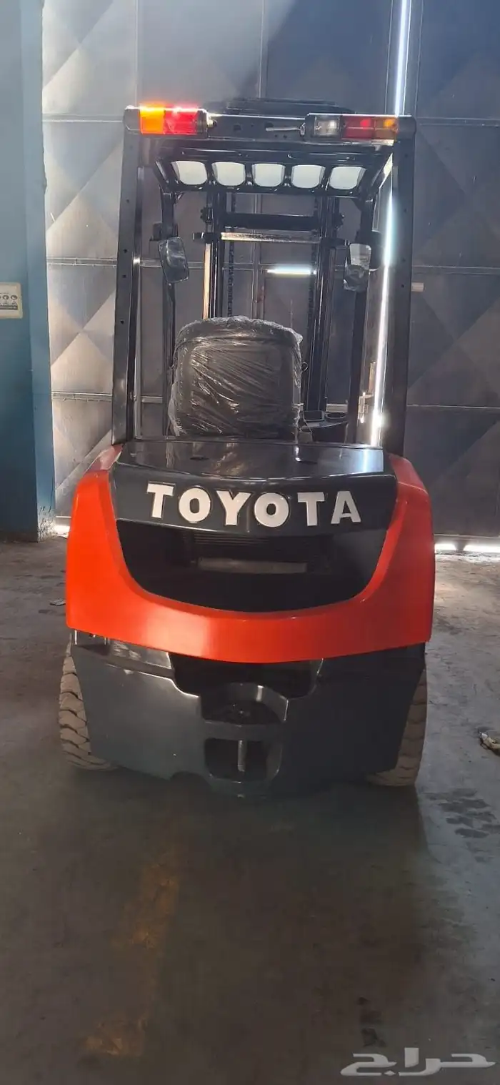 السلام عليك البيع رافعه شوكيه مديل 2012 ديزل حركات 3طن 5