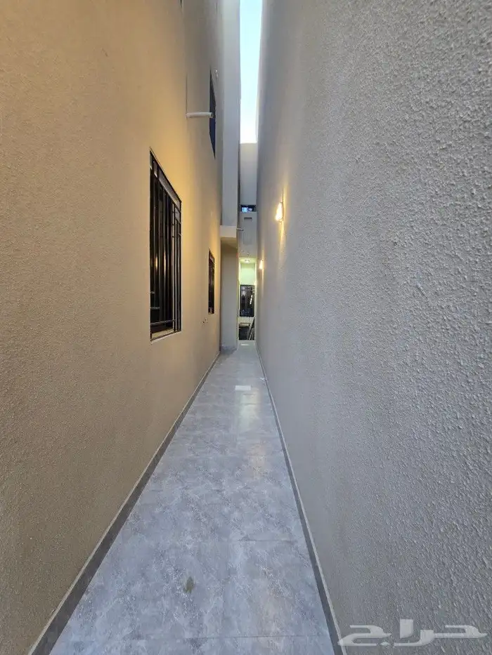 للبيع دور أرضي في عماره دورين 6غرفVIPحوش وبايكه خلف الألماني 5