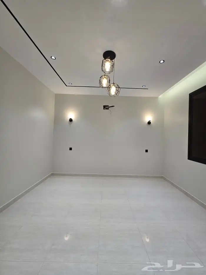 للبيع روف علوى مع ملحق مدخل مستقل 8غرفVIP أحدرفيده حي النهضة 17