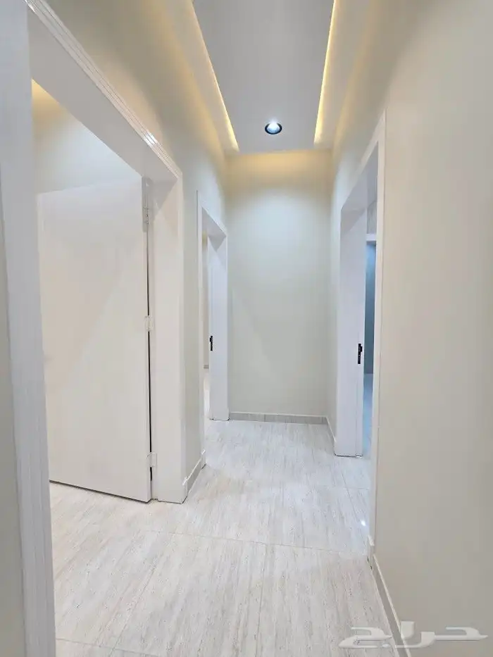 للبيع دور أرضي في عماره دورين 6غرفVIPحوش وبايكه خلف الألماني 19