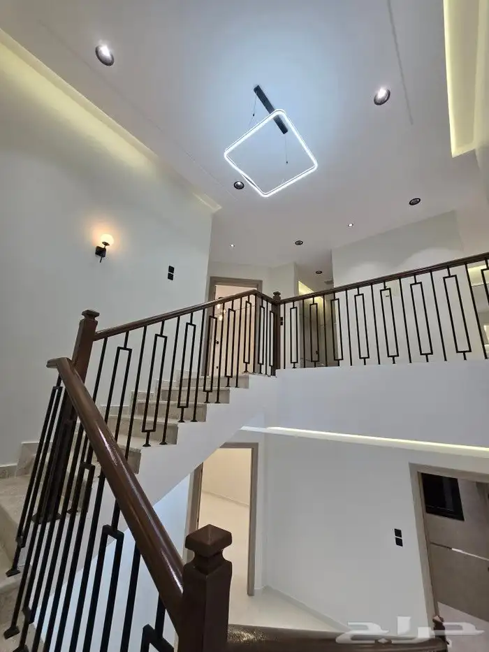 للبيع روف علوى مع ملحق مدخل مستقل 8غرفVIP أحدرفيده حي النهضة 21