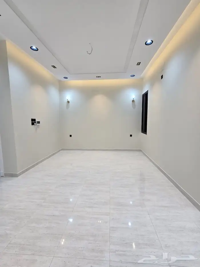 للبيع دور أرضي في عماره دورين 6غرفVIPحوش وبايكه خلف الألماني 14