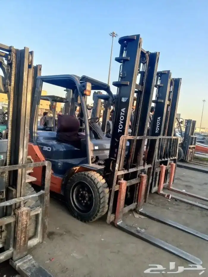 فوركلفت للايجار رافعة شوكية رافعات للايجار اليومي والشهري 11