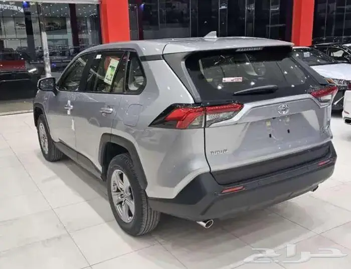 تيوتا راف فور لمتد هايبرد 2025 متوفر اللون الفضي 3