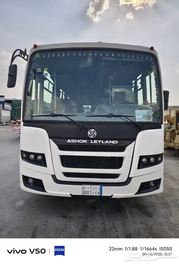 باصات اشوك ستة وستون راكب مع سائق 3