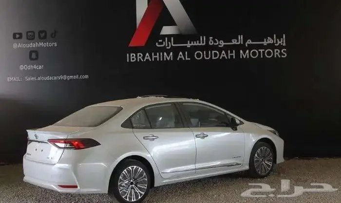 تويوتا كورولا مطور فتحة سقف 2025 6