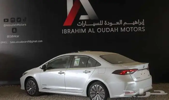 تويوتا كورولا مطور فتحة سقف 2025 5