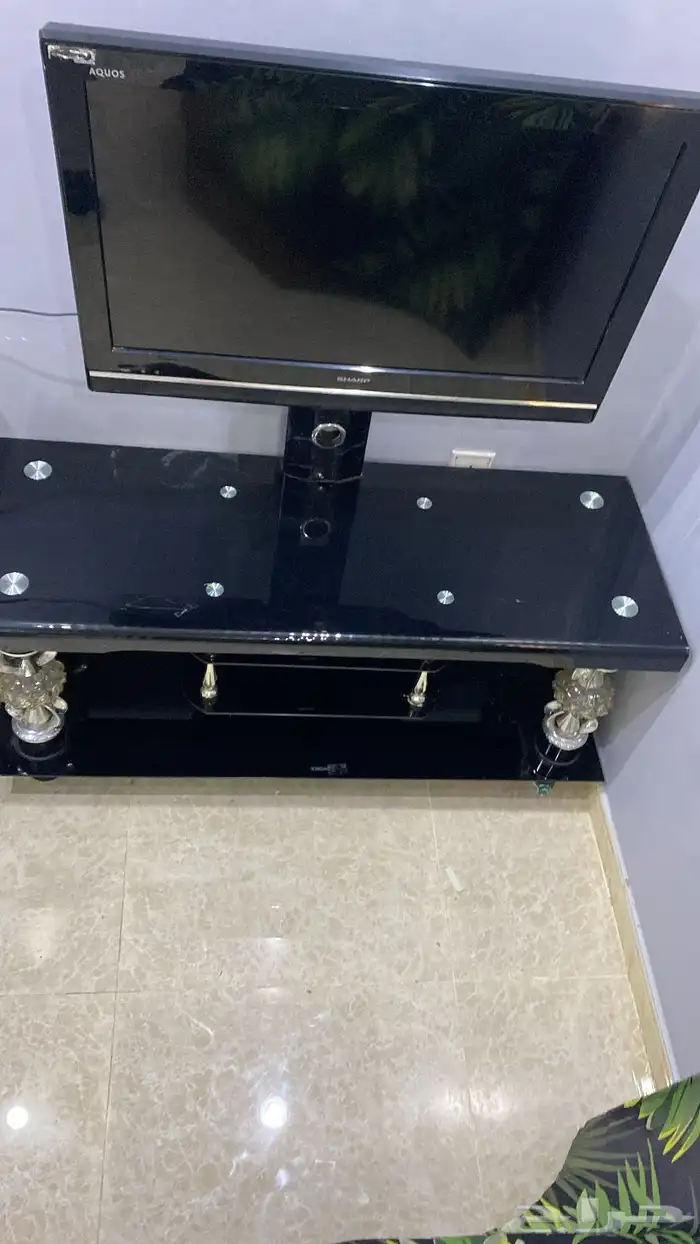 شاشه وطاولة للبيع 2