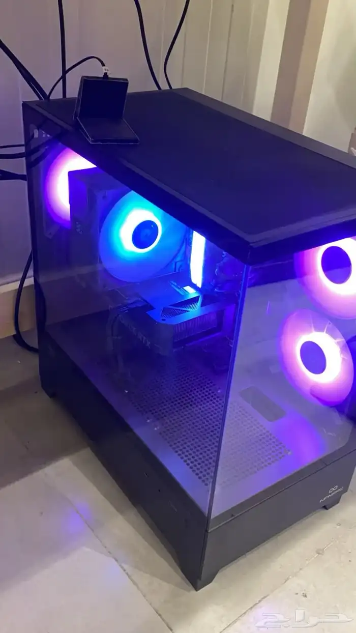 بي سي pc من انفني ارك (شبه جديد) و شاشة قيمنق 2