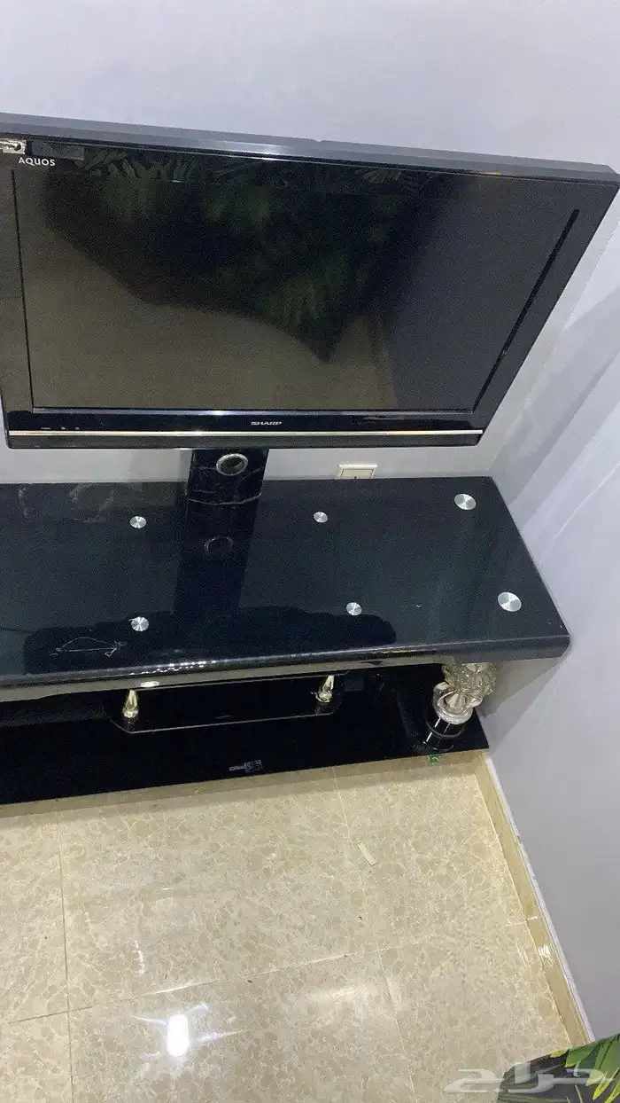 شاشه وطاولة للبيع 1