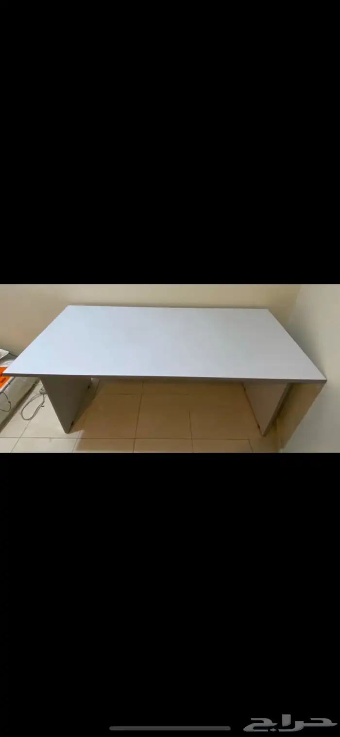 طاولة مكتب مع كرسي بحالة ممتازة   فرصة للجادين 1